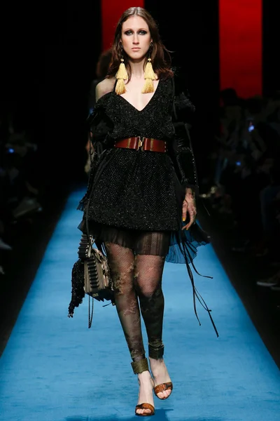 Look 29